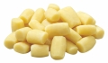Kluski gnocchi z ciasta ziemniaczanego, jasnożółte, ułożone na stosie na białym tle Bartscher 101975