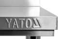 Logo na krawędzi blatu stołu ze stali nierdzewnej, zbliżenie YATO YG-09020