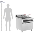 10013075 Frytownica indukcyjna wysokość w porównaniu do mężczyzny o wzroście 177 cm