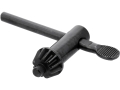 Klucz do uchwytu wiertarskiego czarny zbliżenie na zębatą końcówkę YATO YT-820311