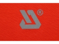 Szare logo na pomarańczowej koszulce polo zbliżenie na nadruk YATO YT-78615