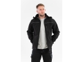Kurtka softshell robocza czarna z kapturem, mężczyzna z rękami w kieszeniach YATO YT-79552