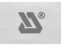 Małe szare logo z symbolem R na białym T-shircie, zbliżenie na nadruk YATO YT-78478