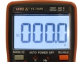 Wyświetlacz LCD miernika z odczytem napięcia stałego w woltach, zbliżenie YATO YT-73089