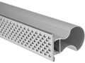 Tarnik fasadowy aluminiowy, zbliżenie na perforowaną krawędź YATO YT-52200